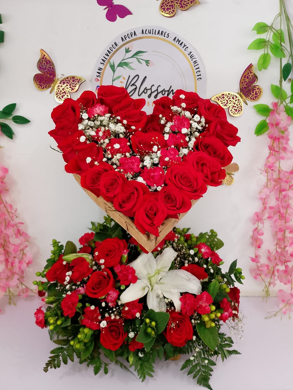 Corazón alto con rosas rojas - Imagen 2