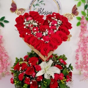 Corazón alto con rosas rojas